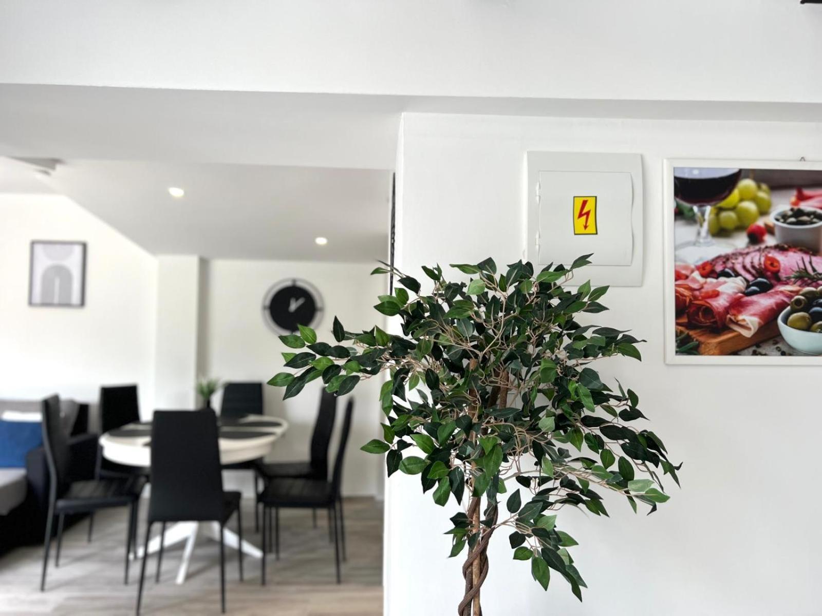 Azzurro Mare Apartment Pula Bagian luar foto