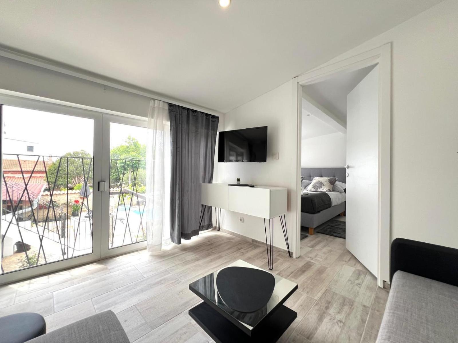 Azzurro Mare Apartment Pula Bagian luar foto
