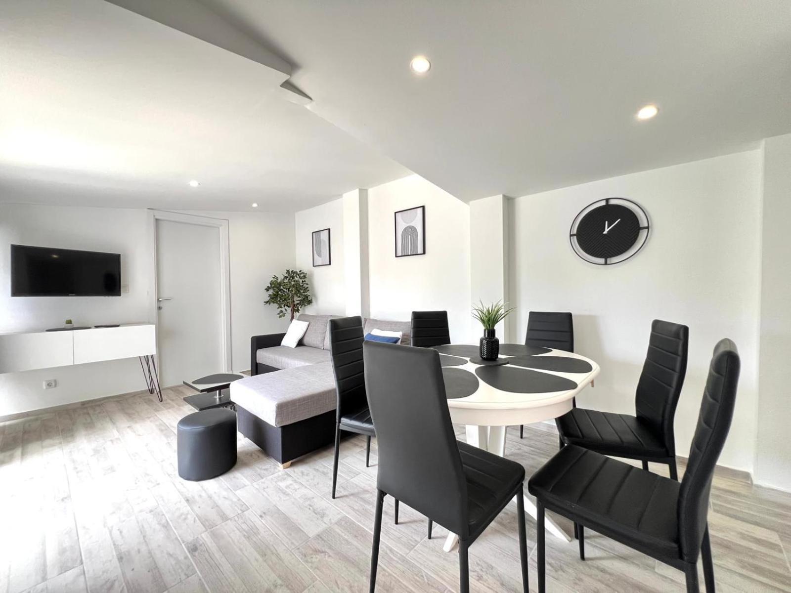 Azzurro Mare Apartment Pula Bagian luar foto