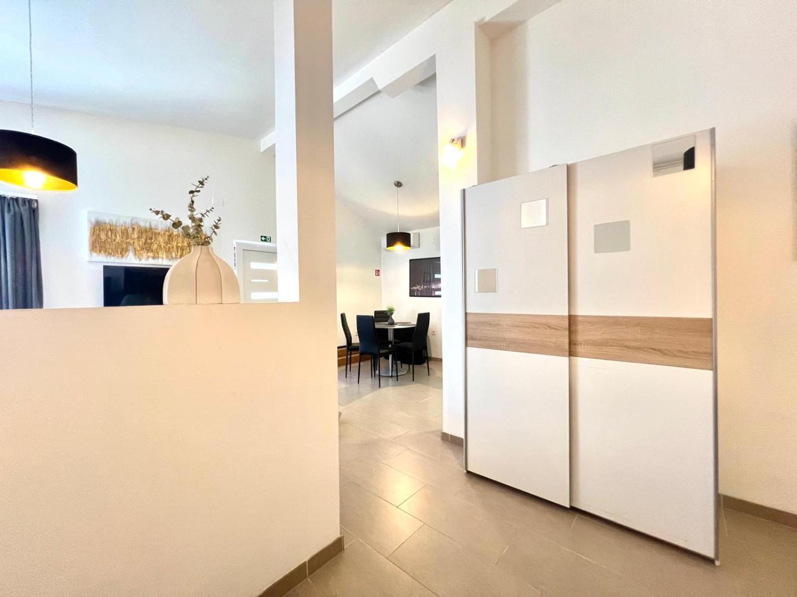 Azzurro Mare Apartment Pula Bagian luar foto