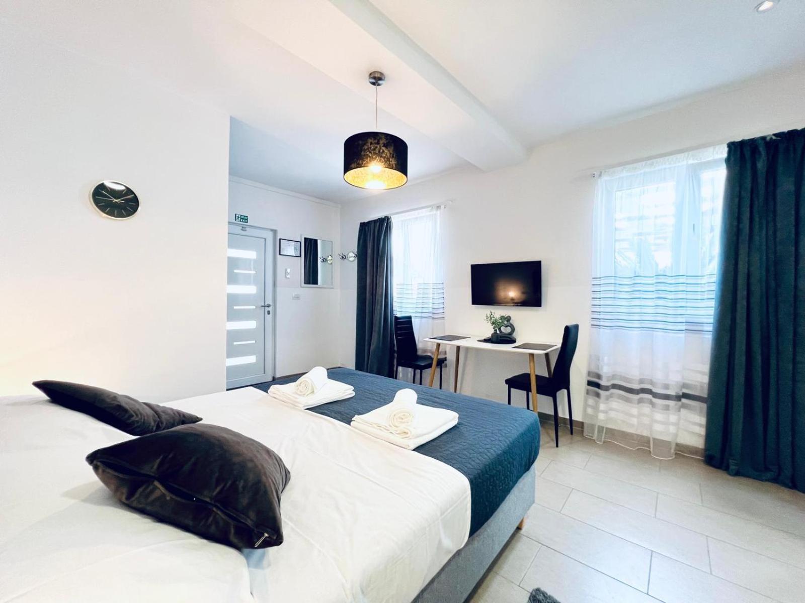 Azzurro Mare Apartment Pula Bagian luar foto