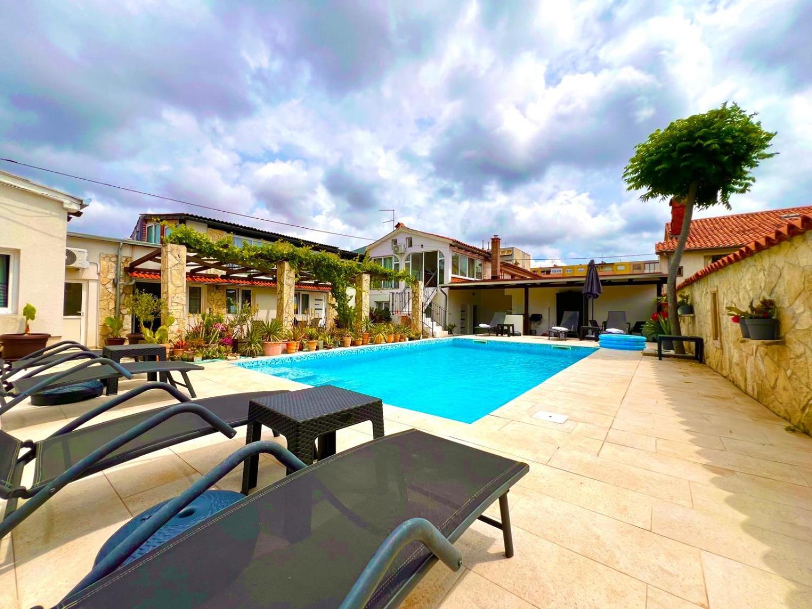 Azzurro Mare Apartment Pula Bagian luar foto