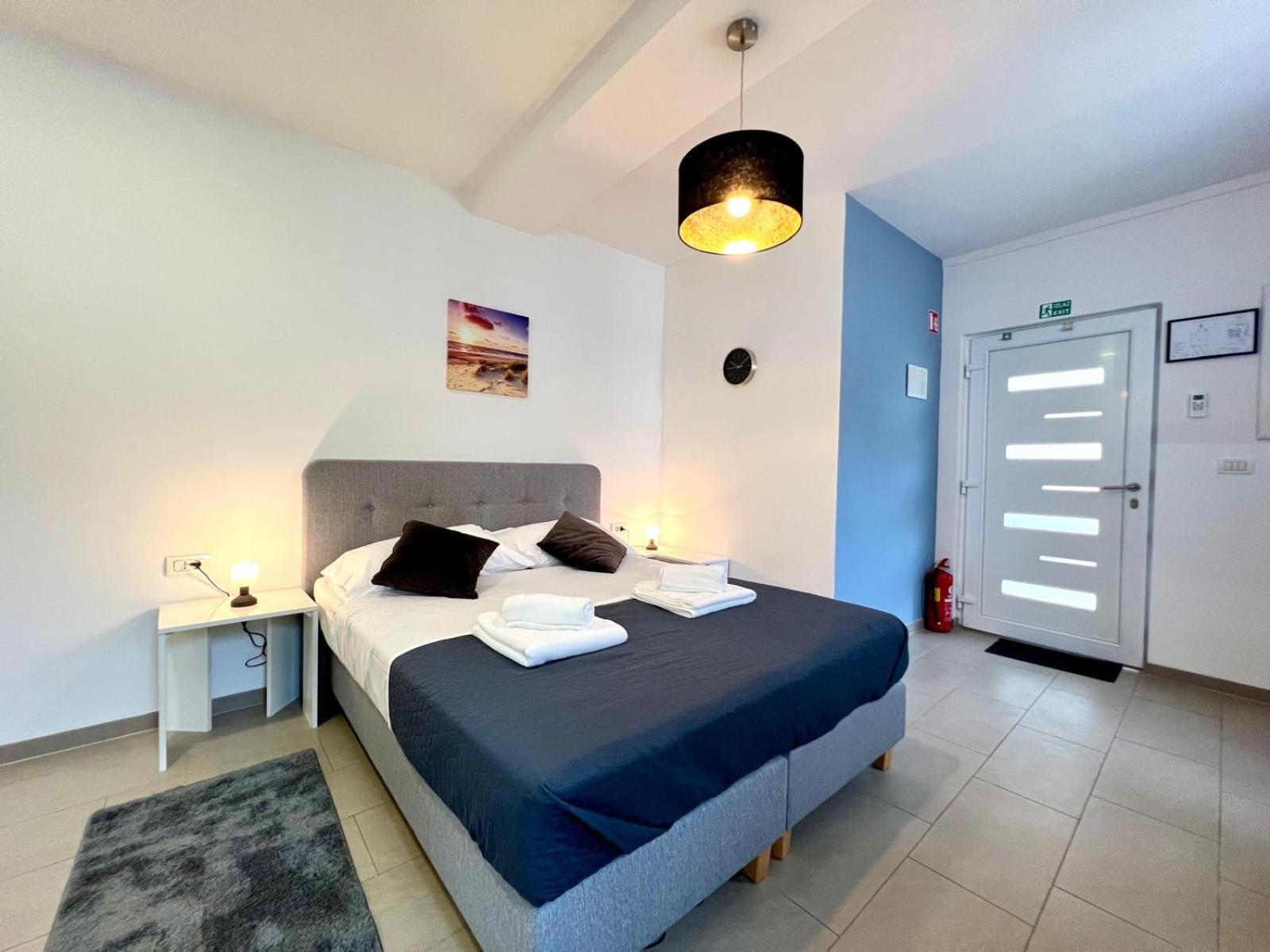 Azzurro Mare Apartment Pula Bagian luar foto