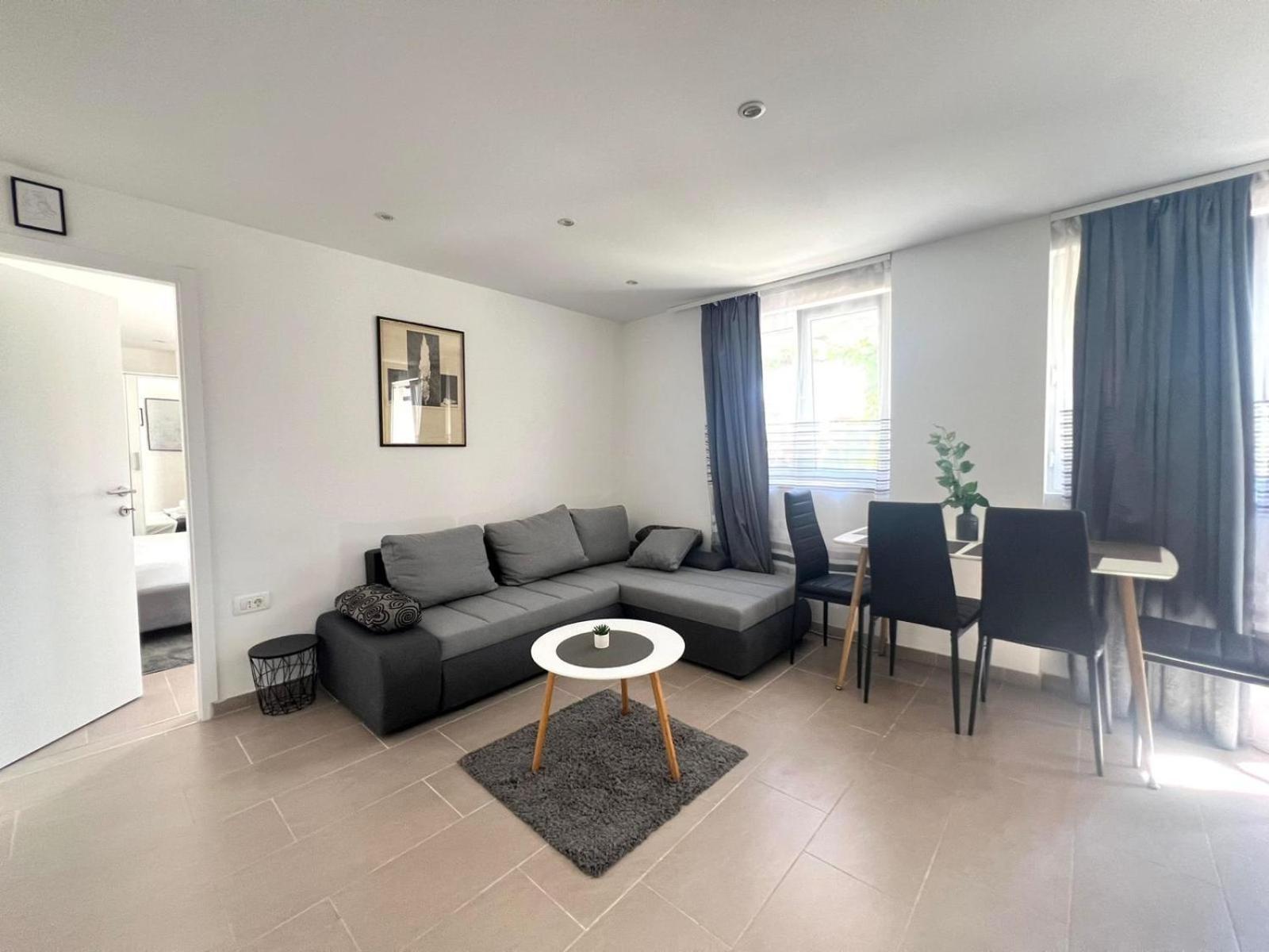 Azzurro Mare Apartment Pula Bagian luar foto