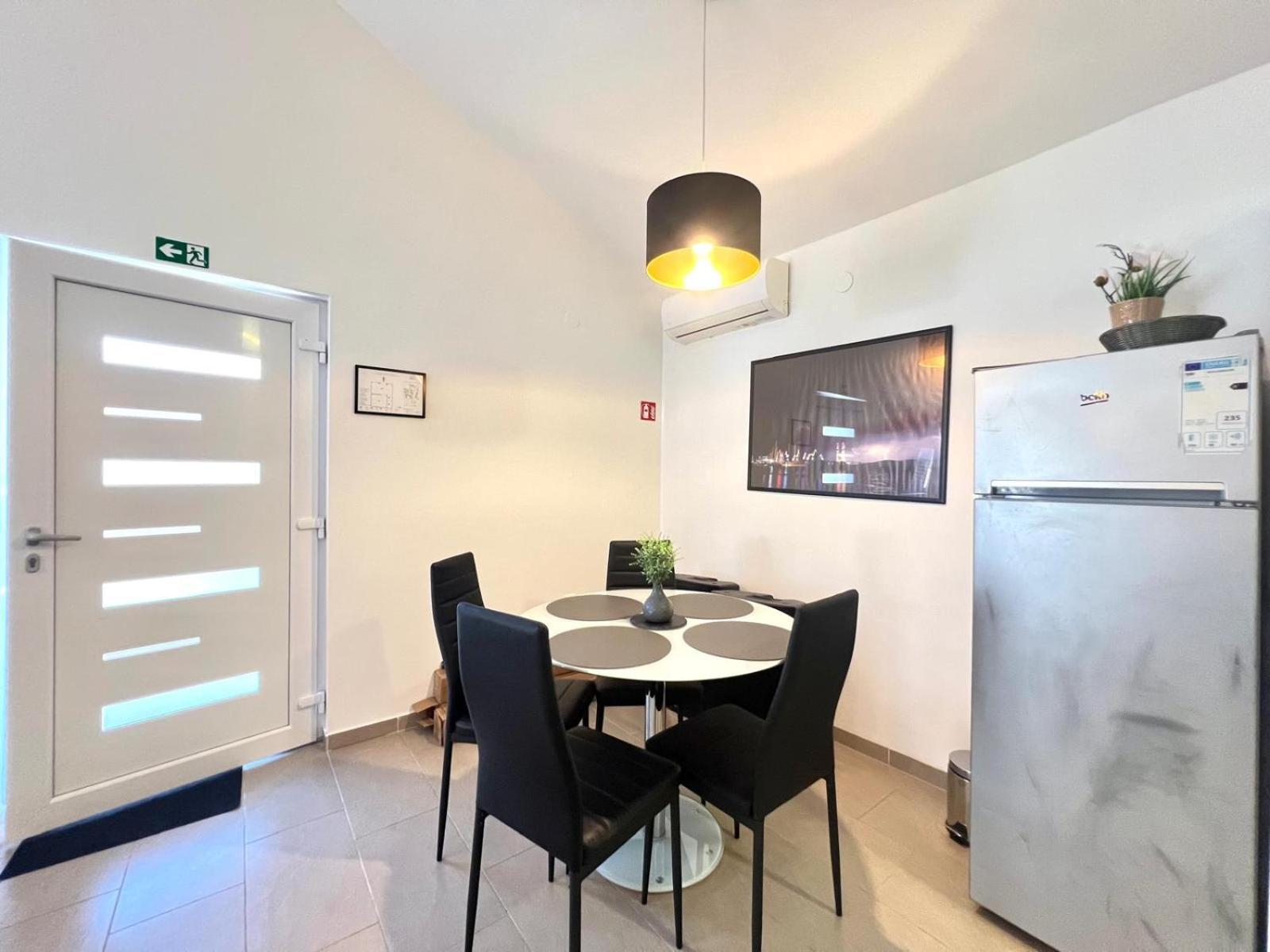 Azzurro Mare Apartment Pula Bagian luar foto