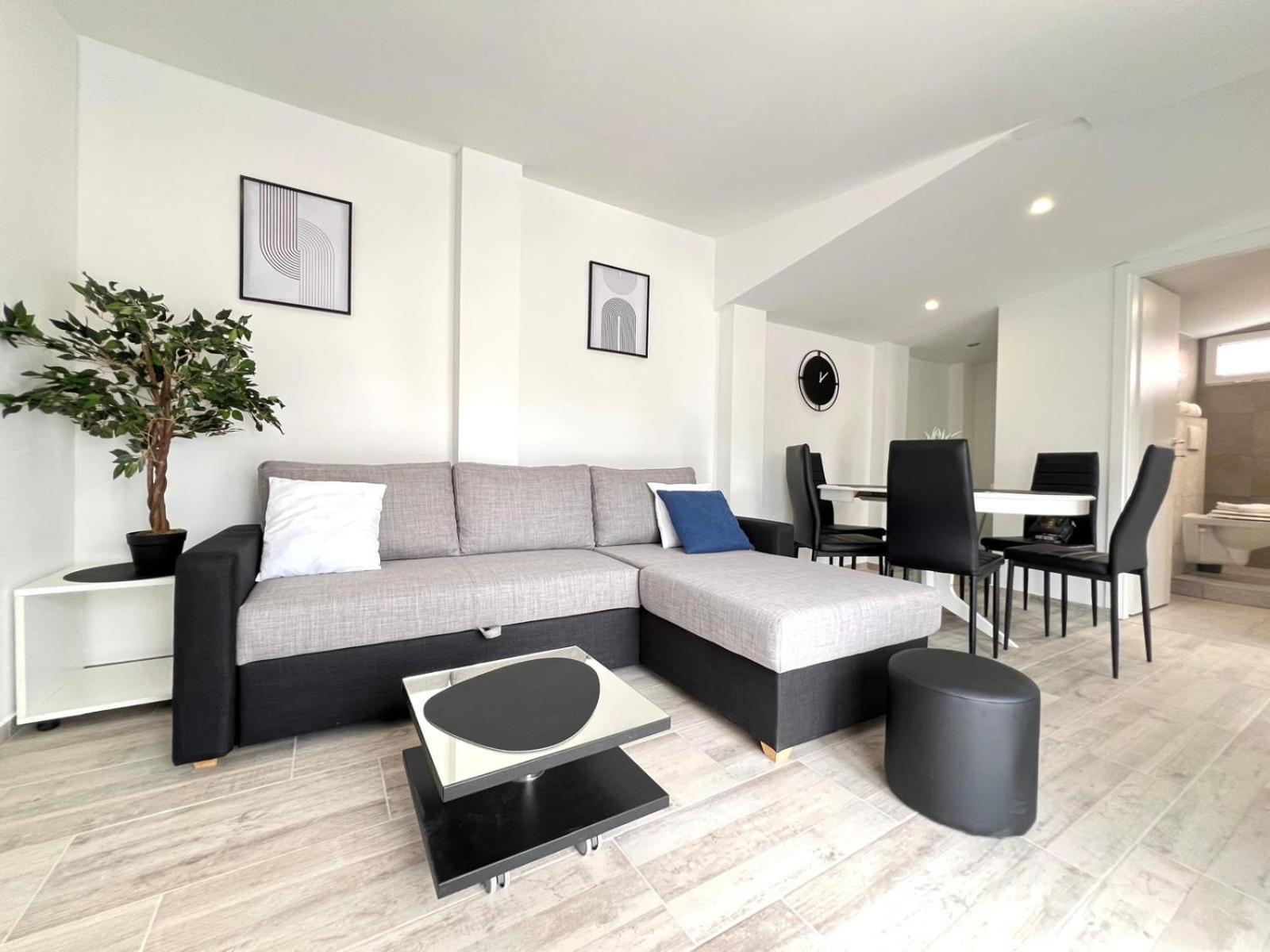 Azzurro Mare Apartment Pula Bagian luar foto