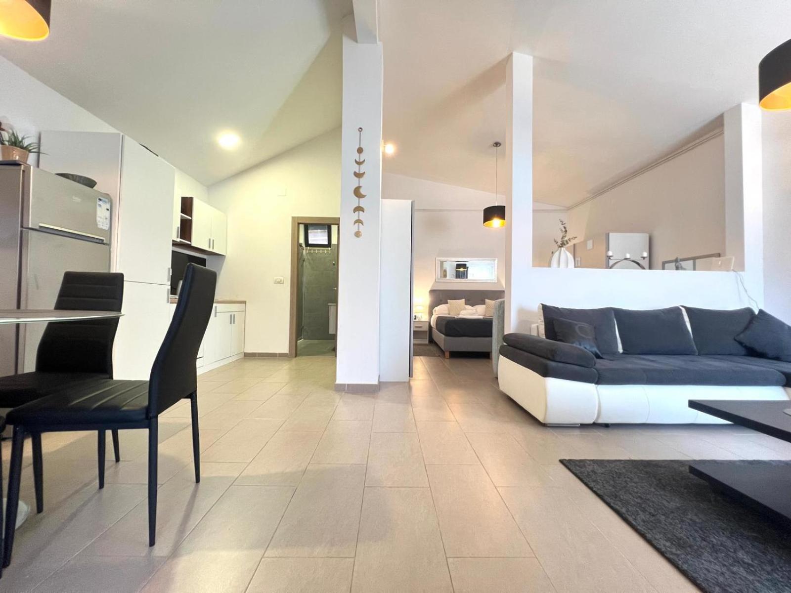 Azzurro Mare Apartment Pula Bagian luar foto