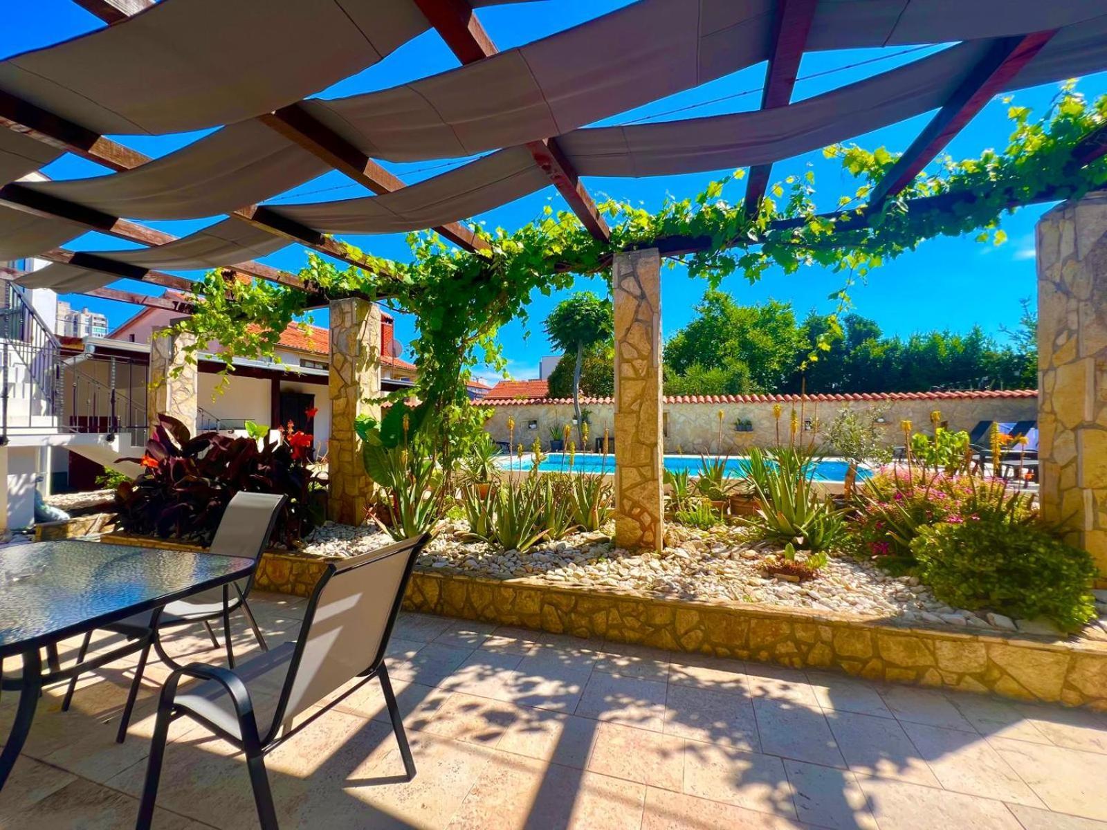 Azzurro Mare Apartment Pula Bagian luar foto