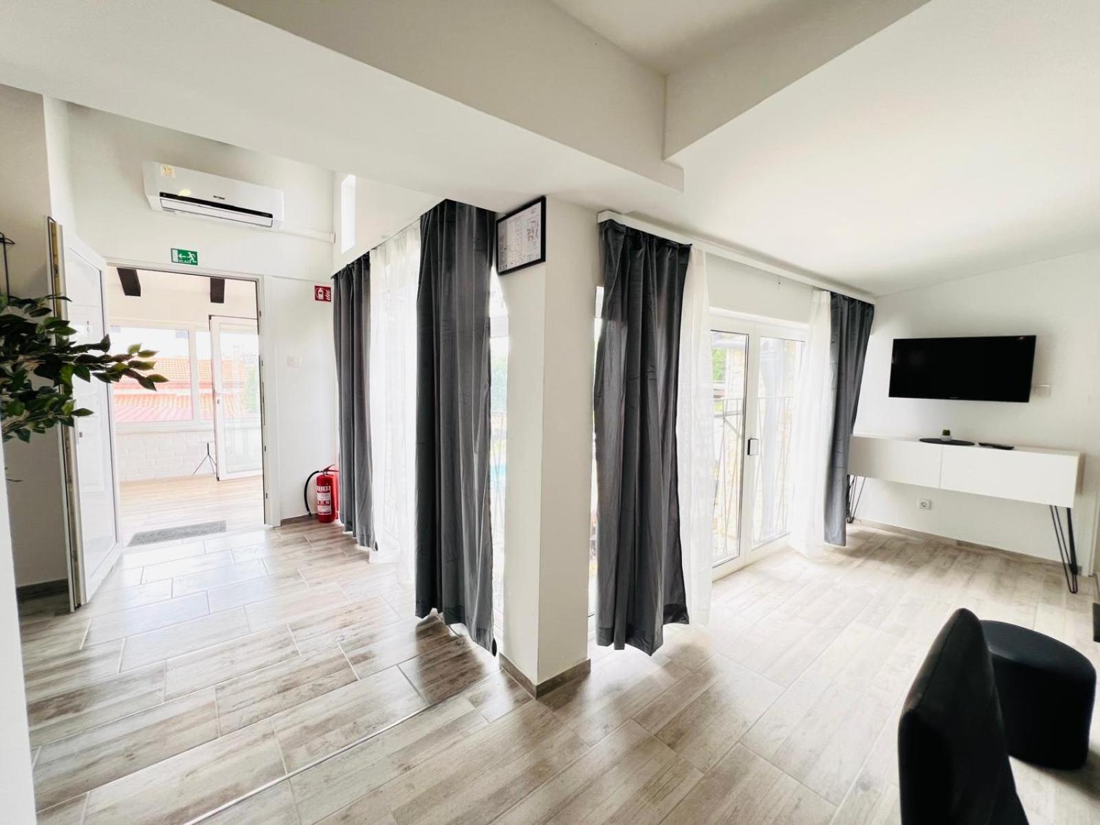 Azzurro Mare Apartment Pula Bagian luar foto